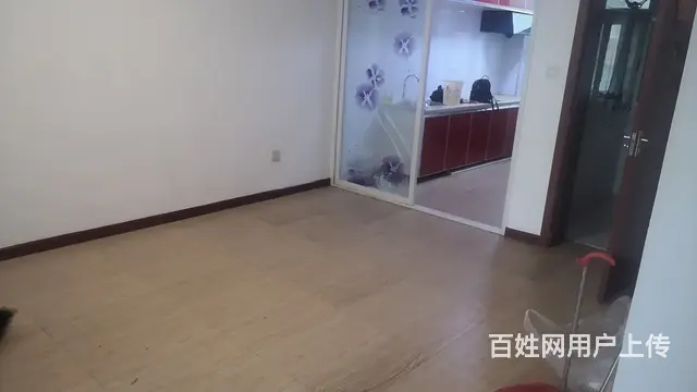 鸡冠区蓝湖湾步梯六楼 - 图片 1