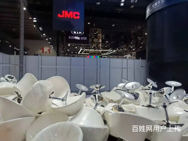 八棱柱标摊租赁八棱柱挂画展板租赁 - 图片