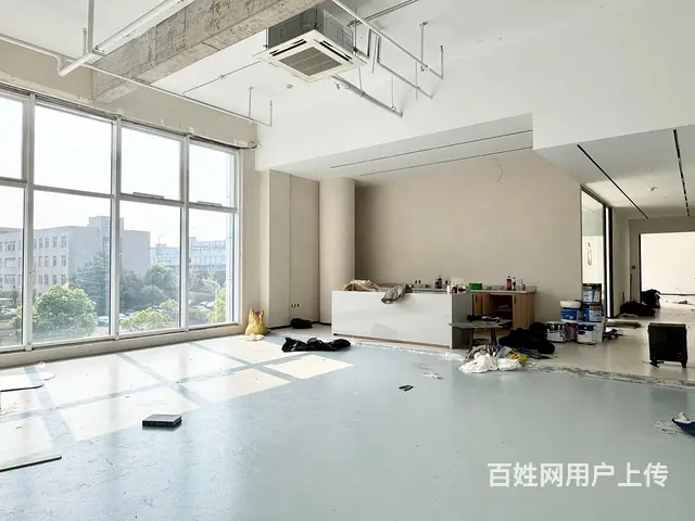 实拍 层高4.8米三面采光落地窗 拍摄 直播 服装展厅都适合 - 图片 4