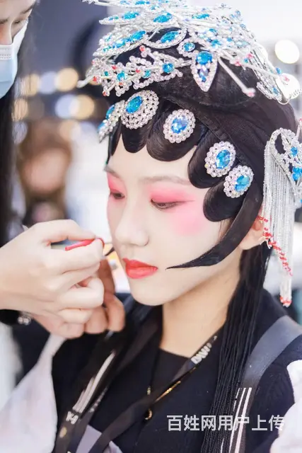 学化妆求高薪工作？来百美汇学习彩妆 - 图片 1