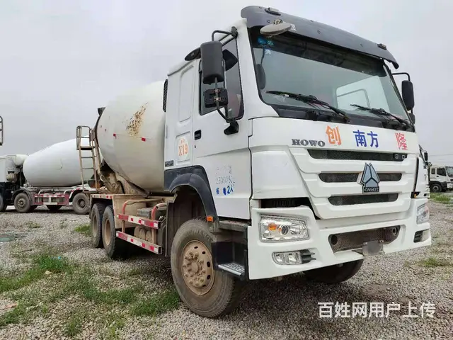 二手豪沃搅拌车 大14方搅拌车 340马力 后八轮 - 图片 3
