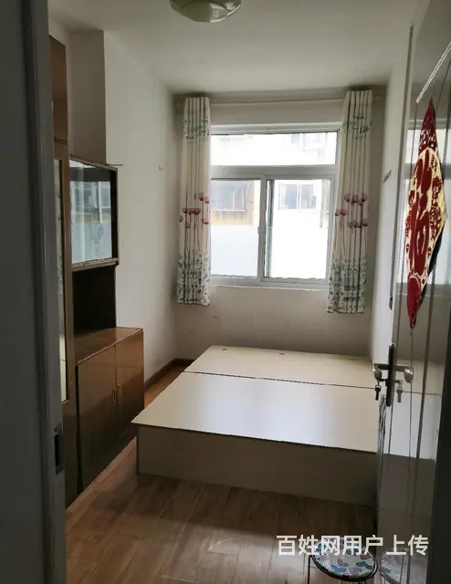 南洪街大刘凉皮附近二室一厅4楼精装出租1500 - 图片 1