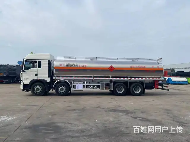 重汽豪沃前四后八25吨铝合金油罐车 厂家直销 - 图片 2