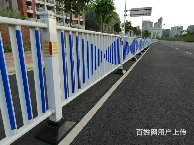 常州PVC护栏基防护栏杆路边防撞护栏公路隔离栏施工 - 图片 1