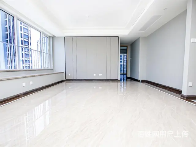 急降价格，低于市场价格，正对泳池景观 ，全明边套，带一车位的 - 图片 5