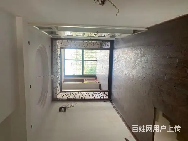 与新北万达一路之隔的叠加别墅（带80平左右院子和地下室） - 图片 3