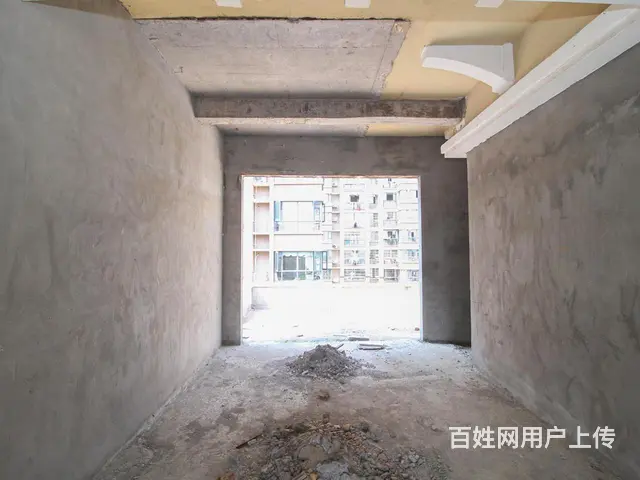 港龙上宾道联排别墅毛坯5房 带地下室花园 满两年单价6500 - 图片 8