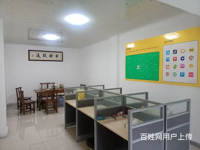 简单装修。办公 室 - 图片 2