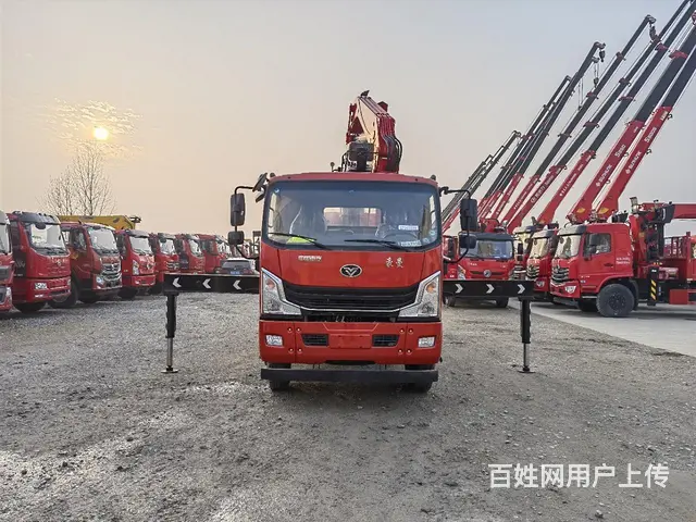 重汽豪曼8吨折臂抓斗垃圾车 手续齐全 - 图片 2