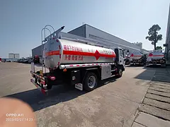 8吨油罐车现车出售，可分期上户挂牌