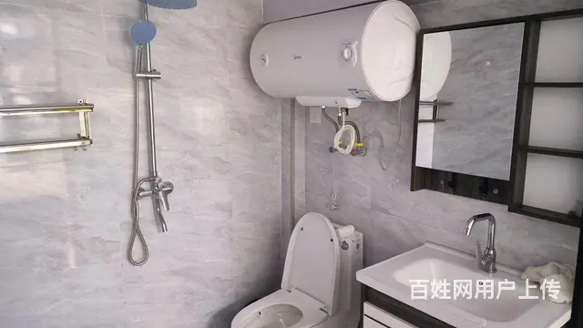 中华园精装车库22平热水器，冰箱，洗衣机月付700 - 图片 1
