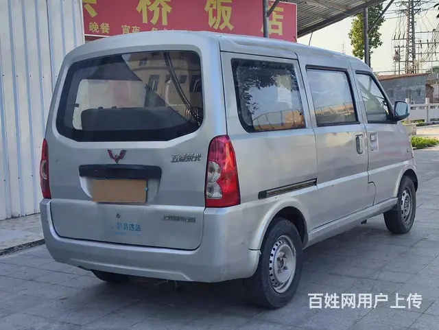 五菱荣光面包车7座 - 图片 6