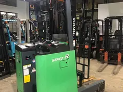 低价转让1吨前移式电动叉车，丰田4米举高二手叉车