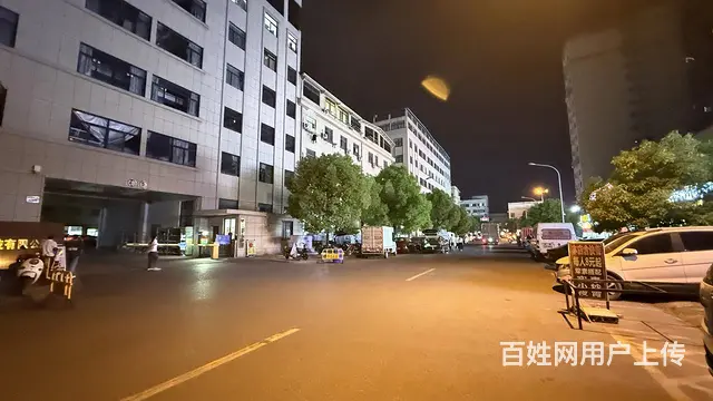（及 致）房租便宜！位于工厂对面的2层饭店转让！外来人口多！ - 图片 7