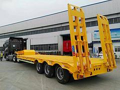 专业订做10.5米--13米挖掘机运输车