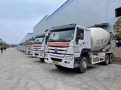 出售15年16年大14方二手豪沃搅拌车，340马力