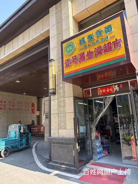 门头显眼 周围人流量大 生意好做 交通便利的图片