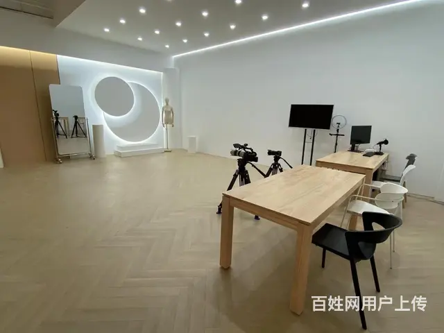实拍 层高4.8米三面采光落地窗 拍摄 直播 服装展厅都适合 - 图片 5
