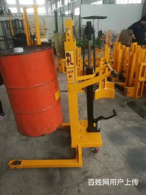 叉车抱桶器鹰嘴夹具吊具油桶车油桶搬运堆高车油桶吊夹 - 图片 1