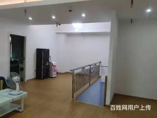 整体转租   :临街店铺 人流量多 一楼适合各行业 - 图片 1