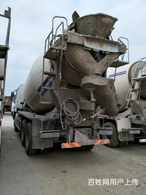 出售二手豪沃搅拌罐车 后八轮 原车原况 - 图片 5