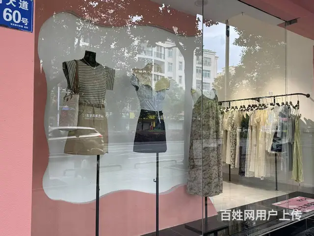 店铺位于兴义安龙县栖凤街道办事处市府大道60号服装店转让 - 图片 2