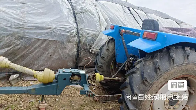 出售拖拉机和打捆机 - 图片 1