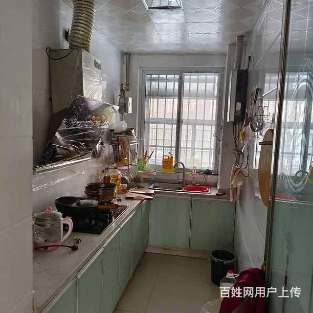 转让岀售一套房，北面后阳台送9个平方已装上玻璃房 - 图片 1