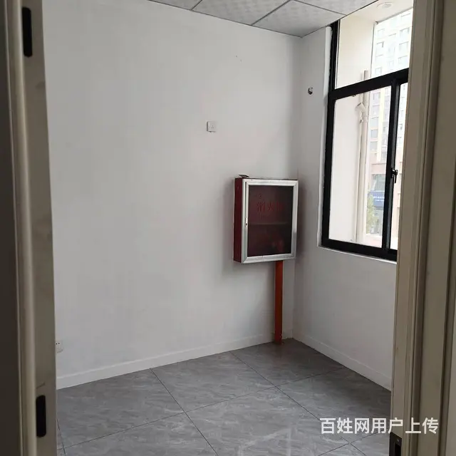 1030枫桦景苑小区北侧临街餐饮店转让 - 图片 1