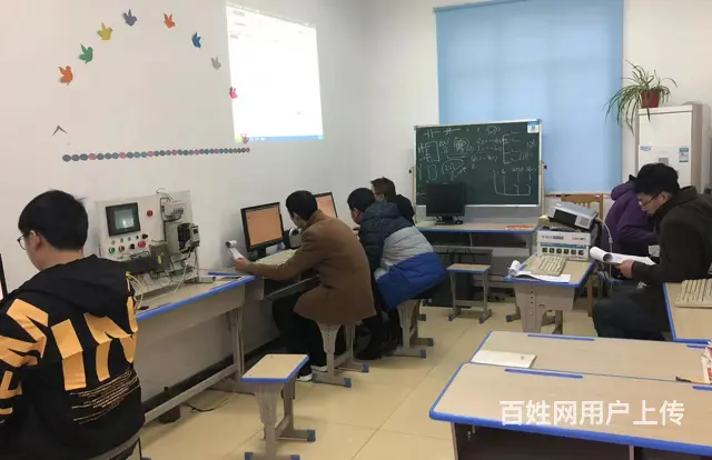 盐城稳妥的推土机培训机构来盐城东方教育 - 图片 1