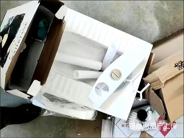 全新蹲便器+冲水水箱 - 图片 2