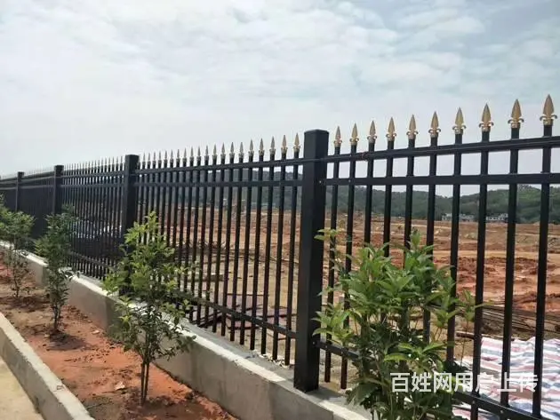 湛江锌钢护栏社区围墙隔离栏杆厂区外围铁栅栏成品栏杆 - 图片 1