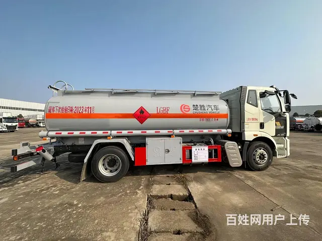 解放10吨油罐车 新型运油车结构合理价格美丽 - 图片 6