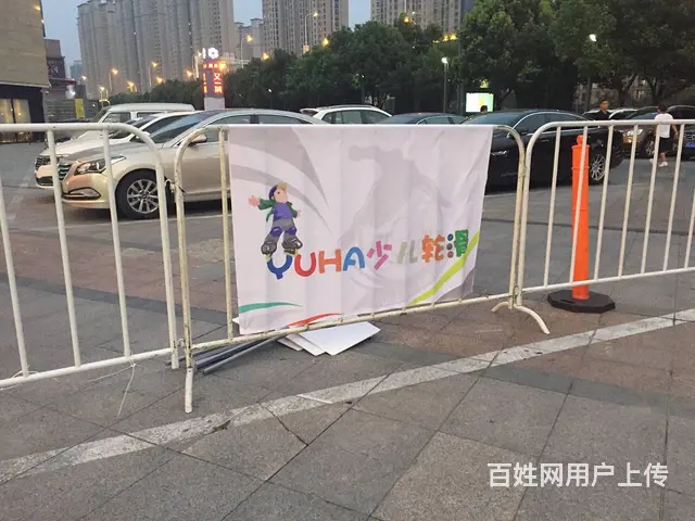 常州租赁蓬房道旗A字板水马护拦试驾道具舞台看台桌椅 - 图片 1