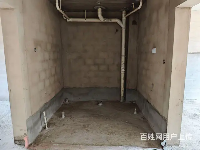 一中学区房车库上一楼面积61平米  毛坯小税 - 图片 1