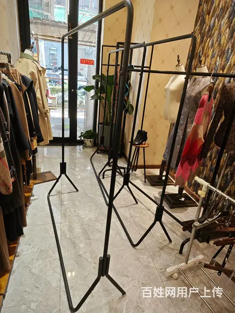 闲置服装货架 - 图片 1