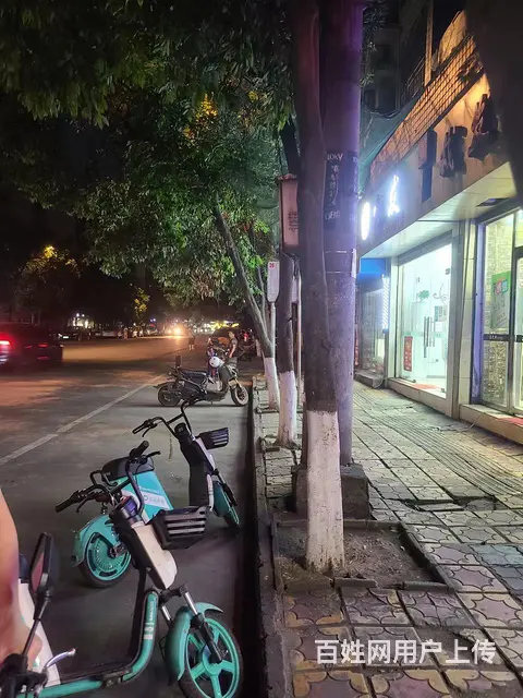 月租金1700元，周边住户多(无转让费) - 图片 1