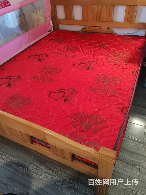 两床加一张床垫出售 - 图片