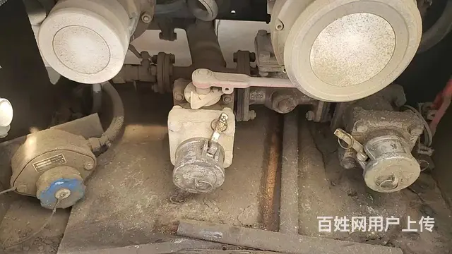 国五东风多利卡D5满载2吨油罐车手续齐全 车况好 - 图片 5