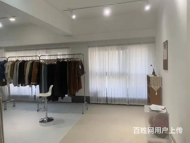 （易转介绍）婺城繁华地段精装修生意好服装店转让 - 图片 6