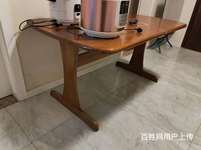 低家诚心出售纯实木餐桌啦！坚实耐用，不会坏，需要的 - 图片 3