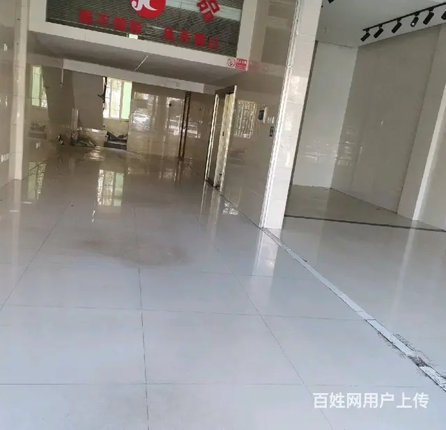 (麦子邦免费找店)房东直租,临街贸易广场附近,门头醒目! - 图片