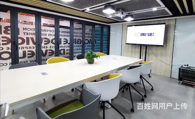 长沙市中心！地铁口位置，十人内日租/月租办公室出租 - 图片 1