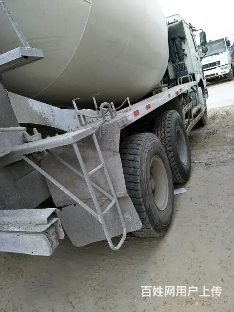 出售二手豪沃搅拌罐车 后八轮 原车原况 - 图片 3