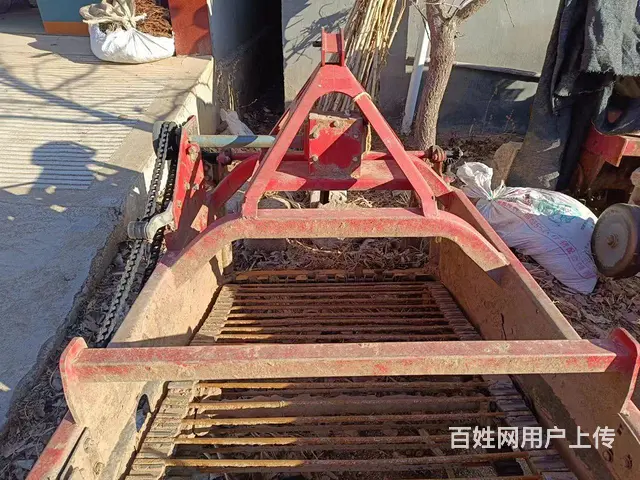青岛洪珠根茎类作物收获机 - 图片 1