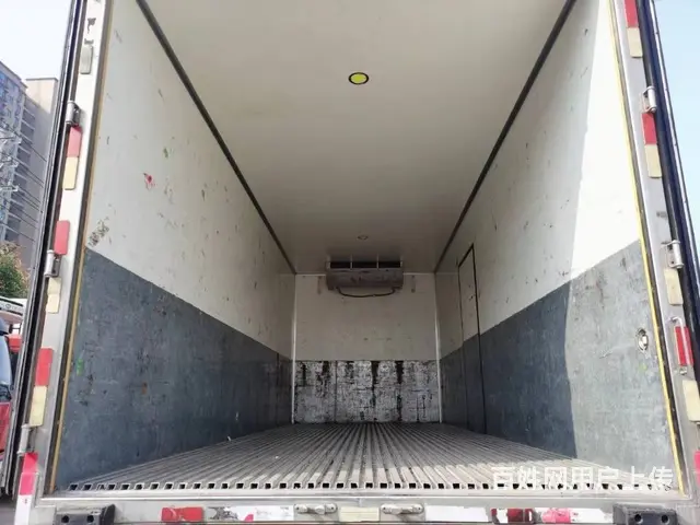 解放J6L6米8冷藏车大柴240马力带通风槽大保险 - 图片 3