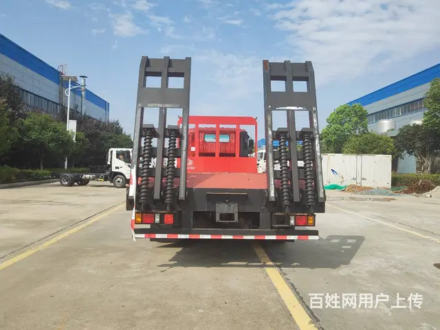 国六新款便宜实用的重汽王牌小三轴平板车生产厂家报价 - 图片 12