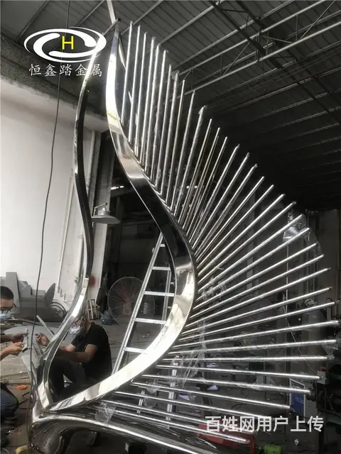 龙湖天奕售楼部门前不锈钢雕塑 镜面水景雕塑作品 - 图片 5
