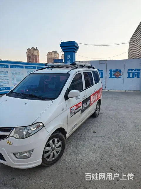 五菱宏光S  1.2排量车身白色。 - 图片 4