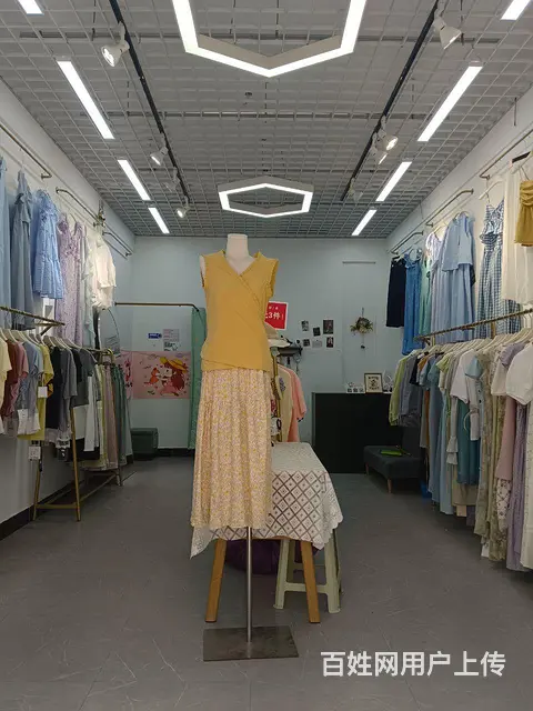 【都市时讯 优选推介】大学城商业街服装店转让 - 图片 4